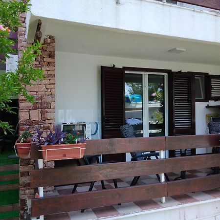 Bg Apartman Sutomore Luaran gambar