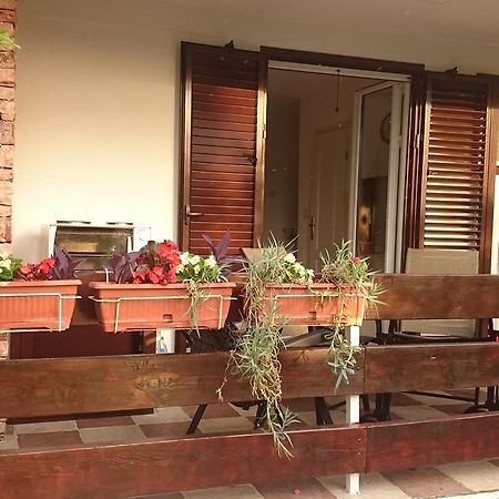 Bg Apartman Sutomore Luaran gambar