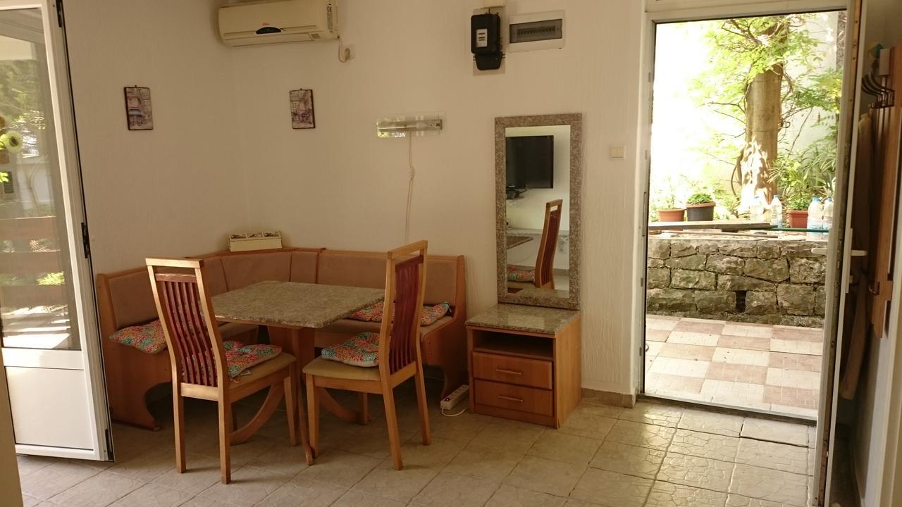 Bg Apartman Sutomore Luaran gambar