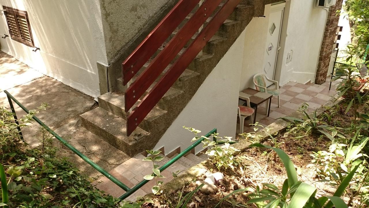 Bg Apartman Sutomore Luaran gambar