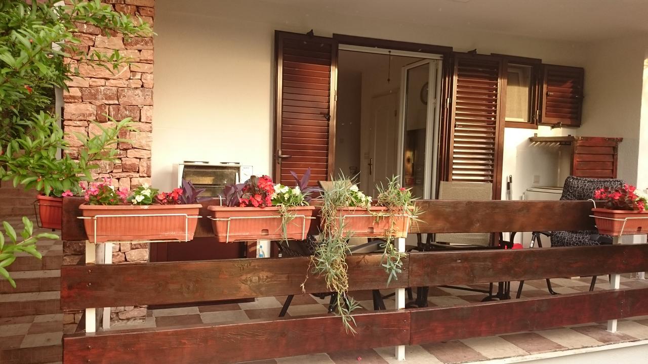 Bg Apartman Sutomore Luaran gambar