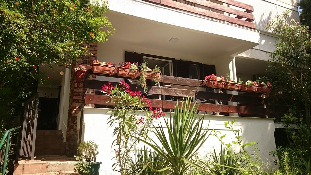 Bg Apartman Sutomore Luaran gambar